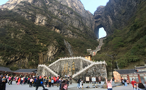 【尊享湘西】長沙·韶山·橘子洲頭·天門山*玻璃棧道·張家界國家森林公園·鳳凰古城·黃龍洞 芙蓉古鎮(zhèn)6日