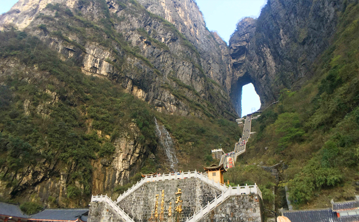 【首選湖南】森林公園|天門山|土司城|茶峒古鎮(zhèn)|芙蓉鎮(zhèn)|橘子洲頭|韶山鳳凰古城贈送觀賞大型湘西民俗晚會雙飛6日